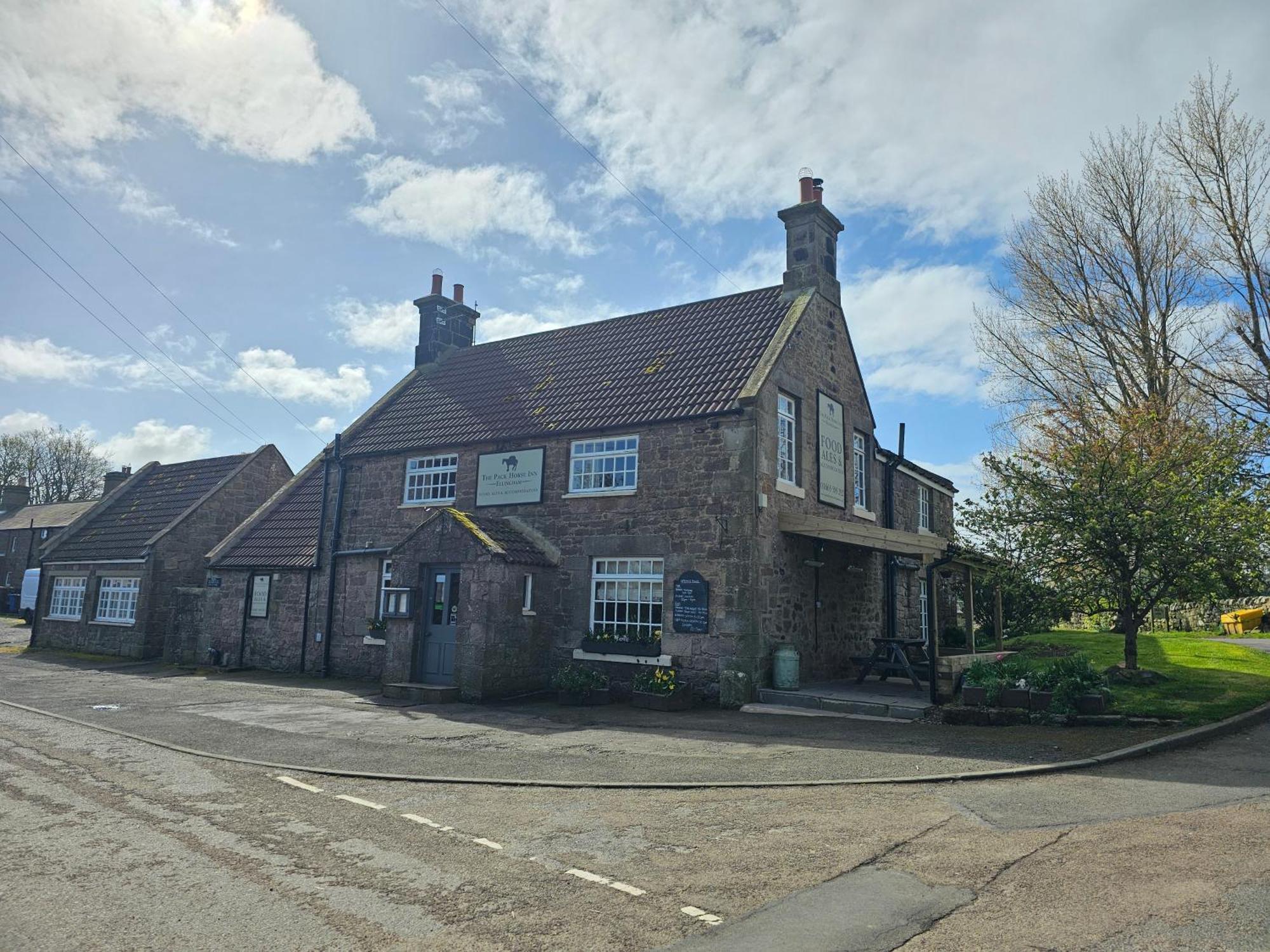 The Pack Horse Inn Chathill Esterno foto